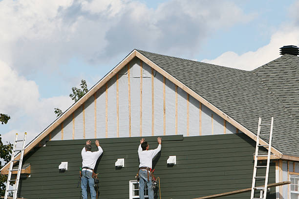 Professional Siding Replacement technician working in Spencerville, OH